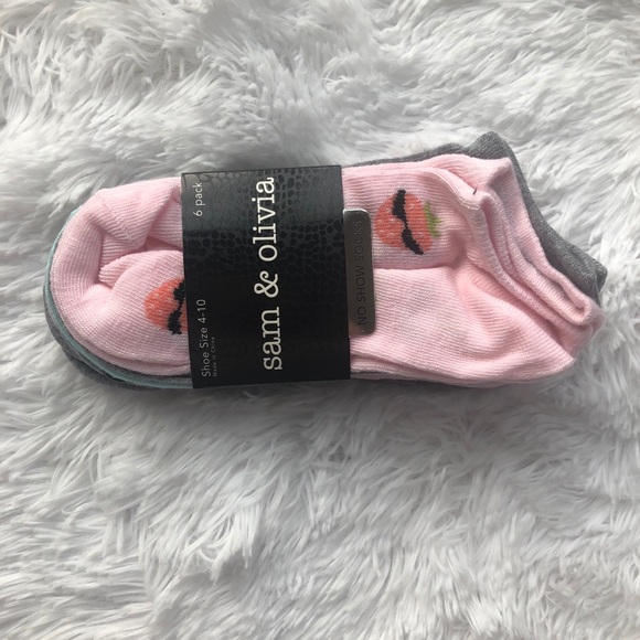 Accessories - STRAWBERRY 6 PACK NO SHOW SOCKS
